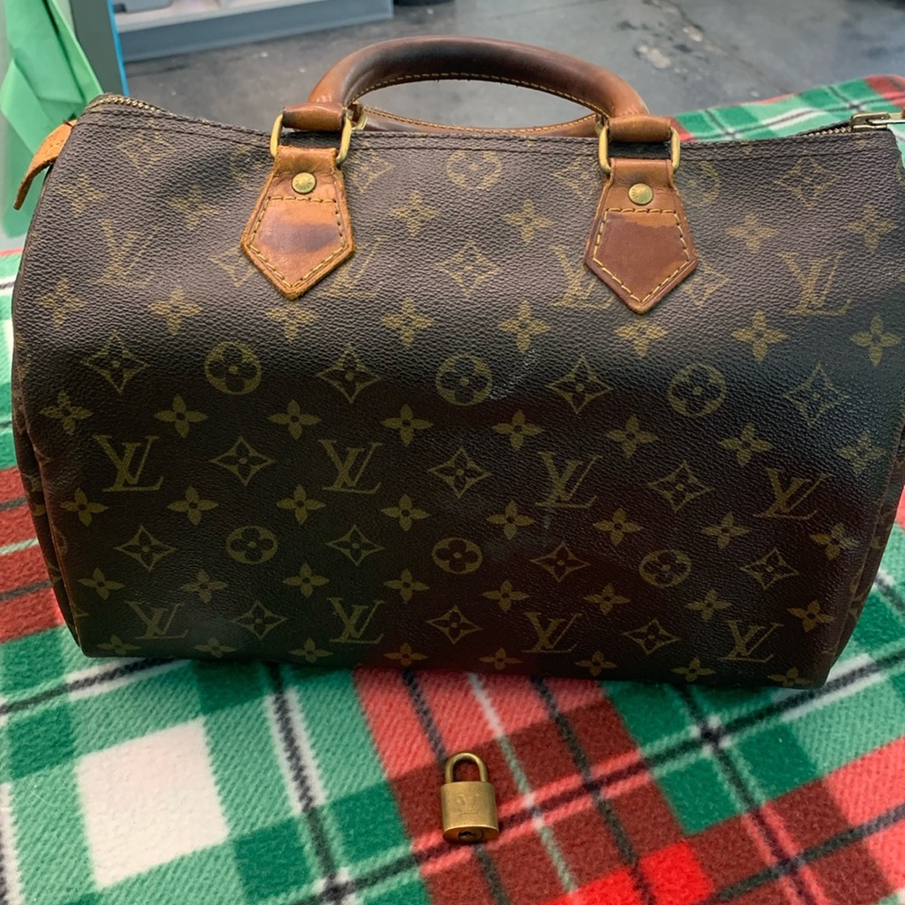 Authentic vintage Louis Vuitton, with original lock and key. Includes organizer.